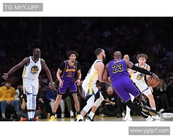 勇士队主场再胜快船队，成功晋级季后赛次轮