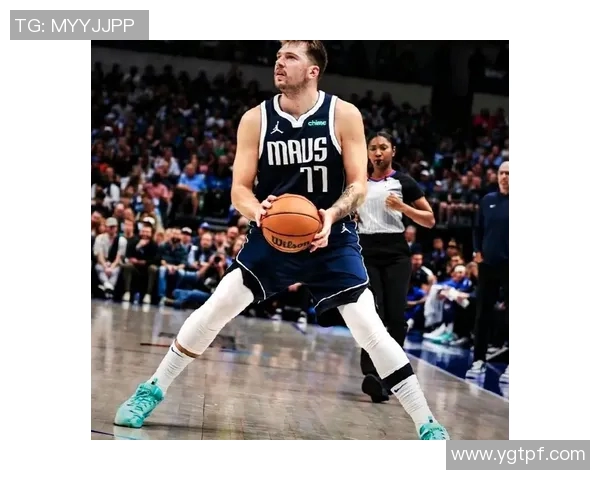 篮网队击败独行侠队，继续保持不败的神奇之旅